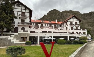 V y hotel villa